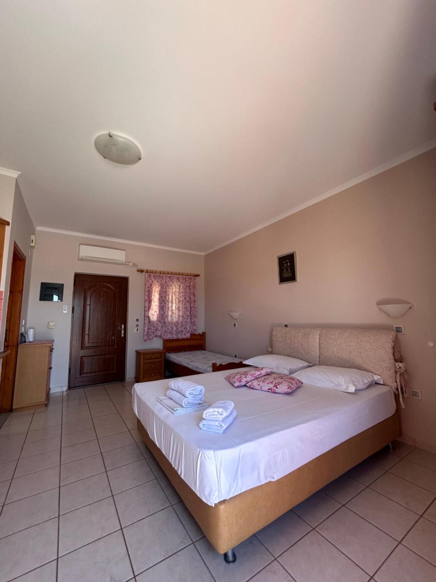 Dimitra Rooms Lefkada City Bagian luar foto